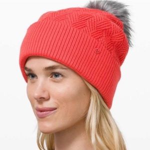 NWT Lululemon Sherpa Weave Pom Beanie